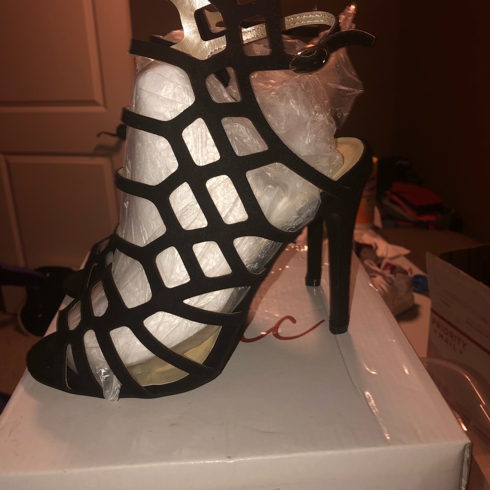 Chic Shoes - Picture 5 of 8